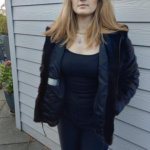 Scanblack minkjakke på tværs med hætte og lynlås